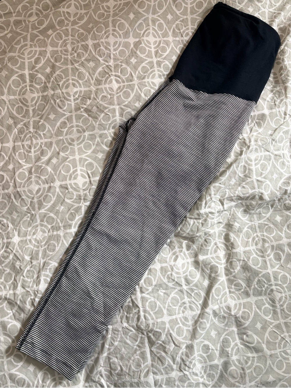 Zella Cropped Maternity leggings size M